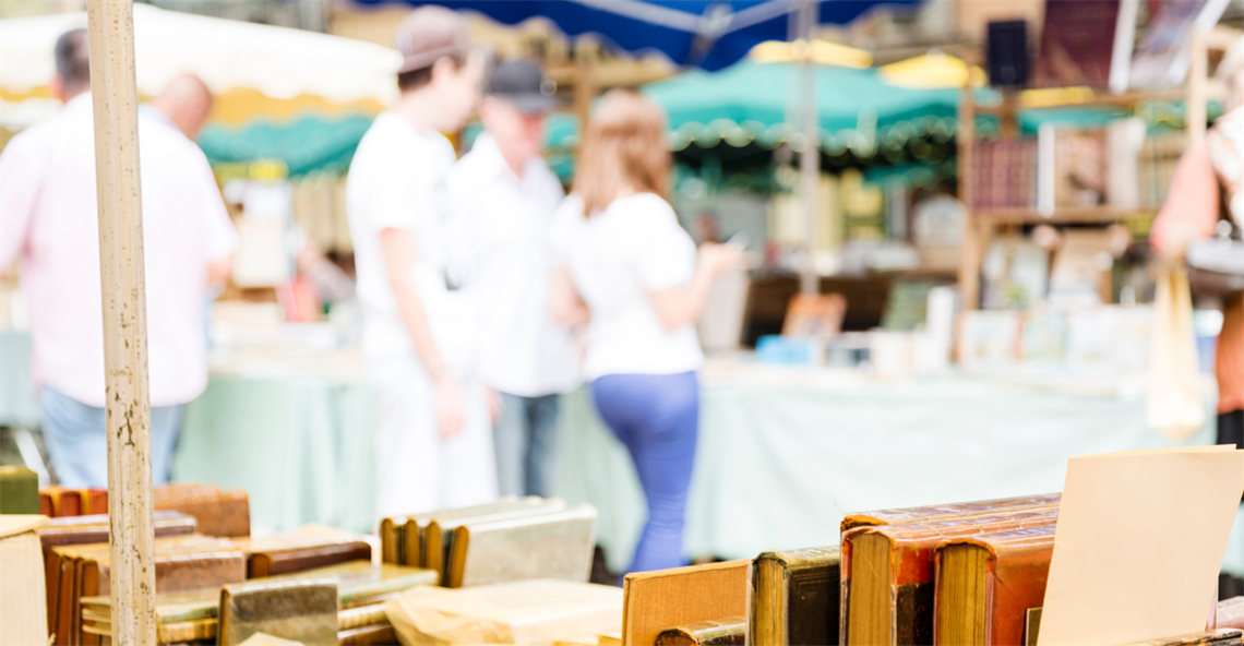 picture of people at a market