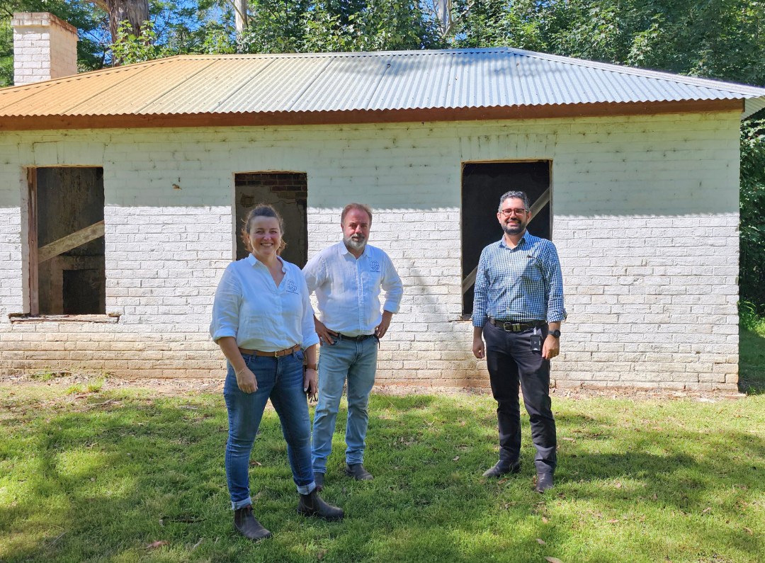 Image of Joadja heritage guilding with Deniz Kilic, Elisa and Valero Jimenez